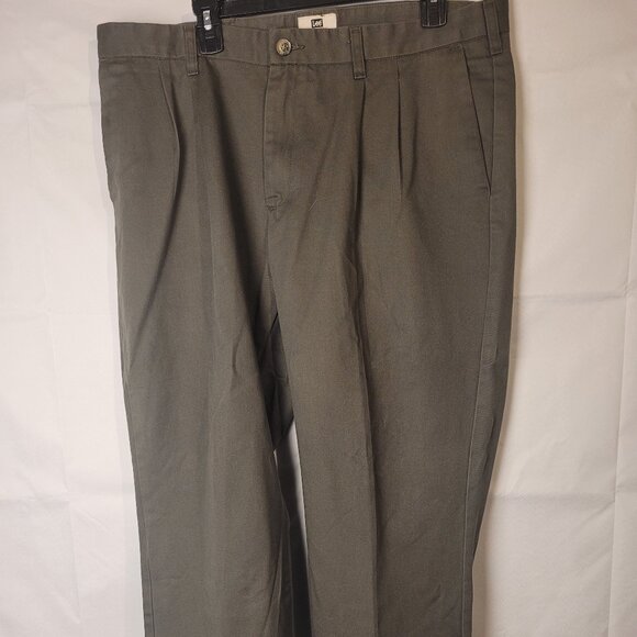 Men's Lee Never Iron Relaxed Fit Front Pleated Slacks Gray Pants Size 38x30 - Picture 1 of 3